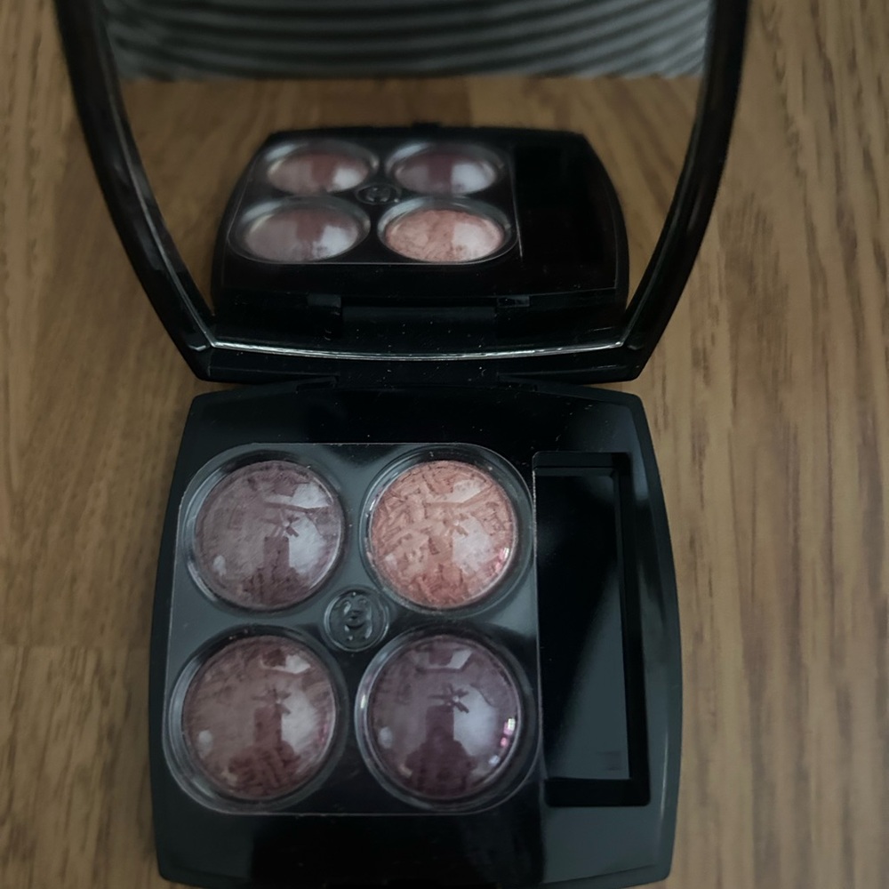 CHANEL Eyeshadow - 02 Tweed Pourpre Limited Edition w/ freebies